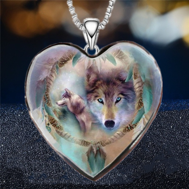 Wolf deals pendant necklace