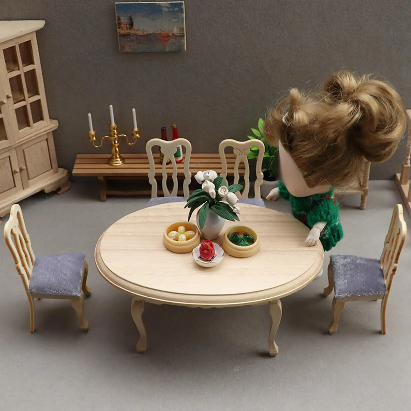 Стол и стулья для кукольного домика