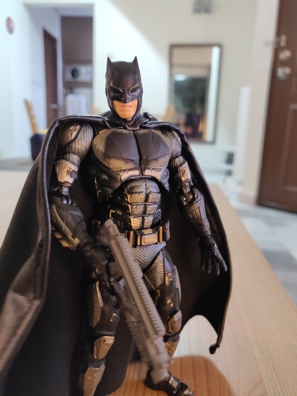 mafex justice league batman tactical suit