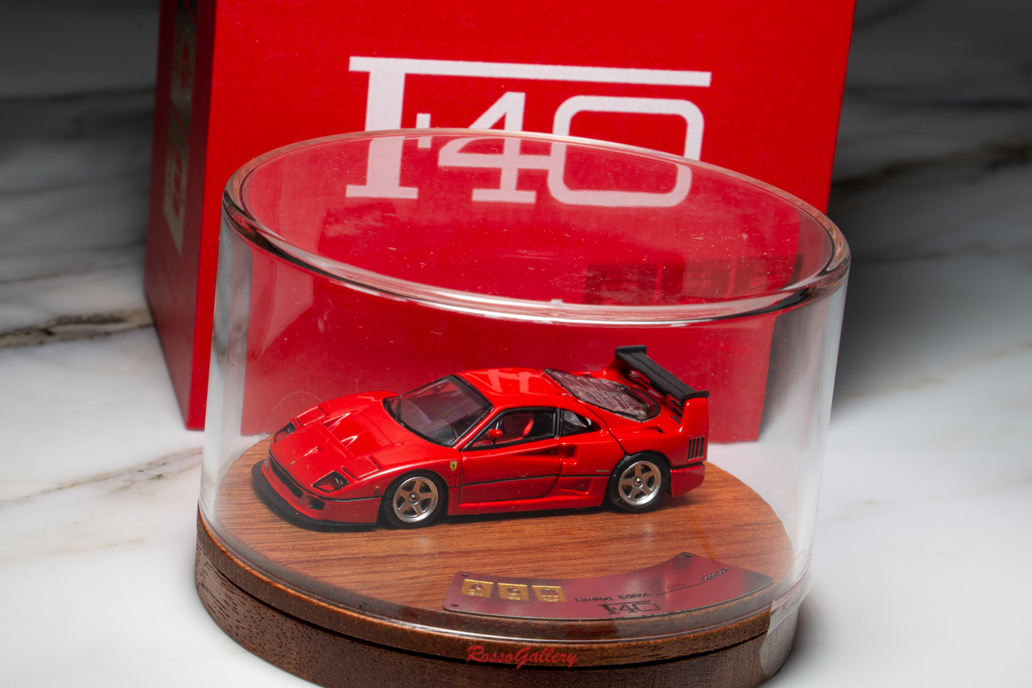 PGM 1/64 フェラーリ Ferrari F40 赤 四角木製台座 全開閉 金属製