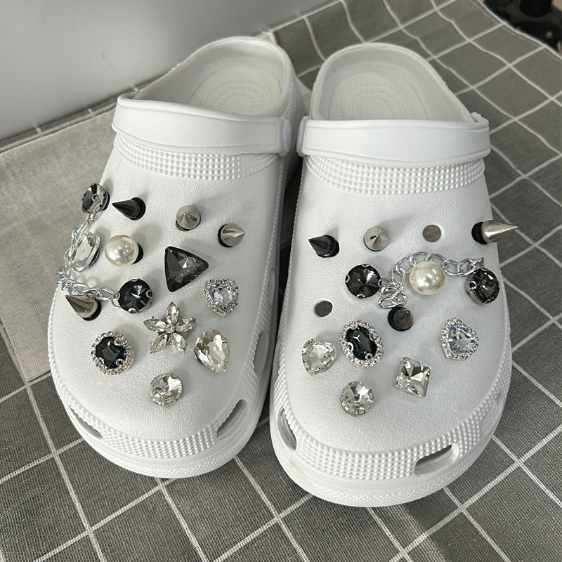 24-teiliges Sommer-Mode-Schuhcharms-Set: DIY Perlen-, Niet- und Diamantketten-Dekorationen für Clogs und Schuhe – Detail 3