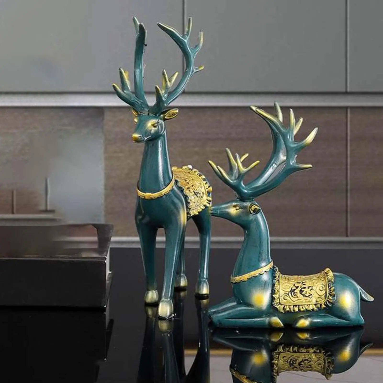 2x European Style Deer Statue Resin Craft Reindeer Figurines Elk Sculpture for TV Stand Bedroom Decor Christmas Gift