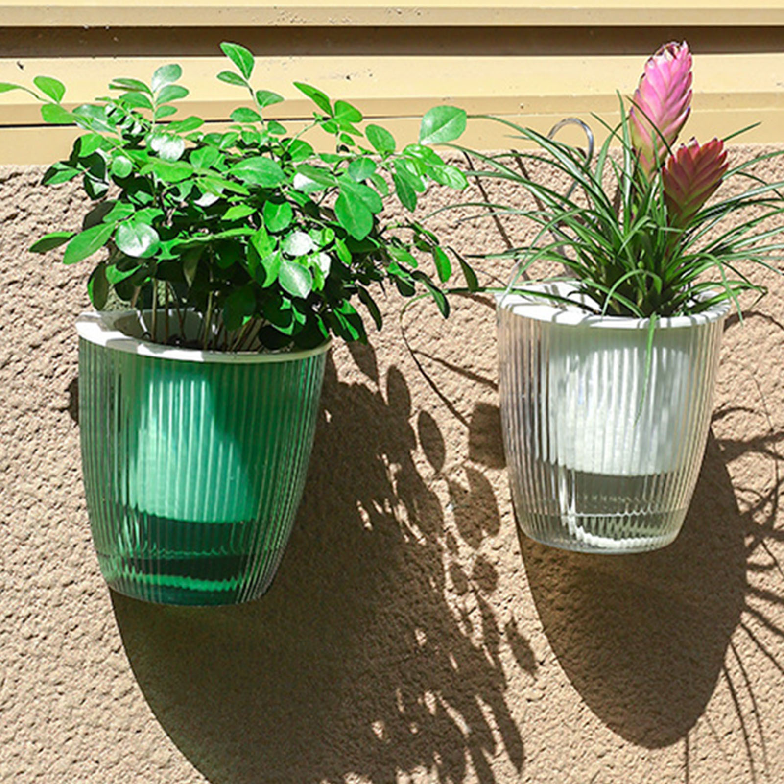 na parede Vaso de plantas em vaso