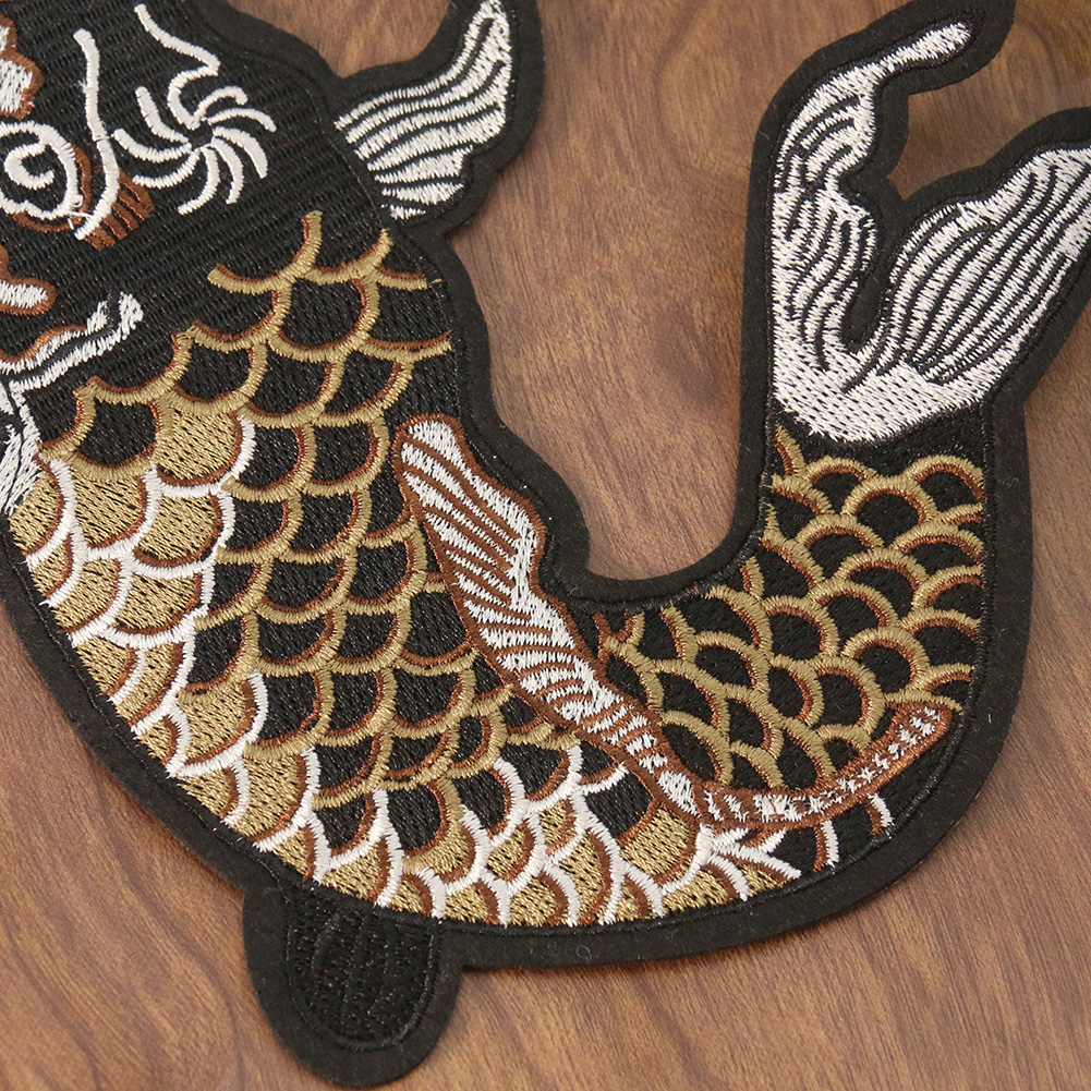 Große Karpfen-Stickerei, selbstklebend, zum Bügeln, dekoratives Zubehör, Kleidung, Bettwäsche, Heimstoffe, DIY-Patch, Reparaturaufkleber – Detail 3