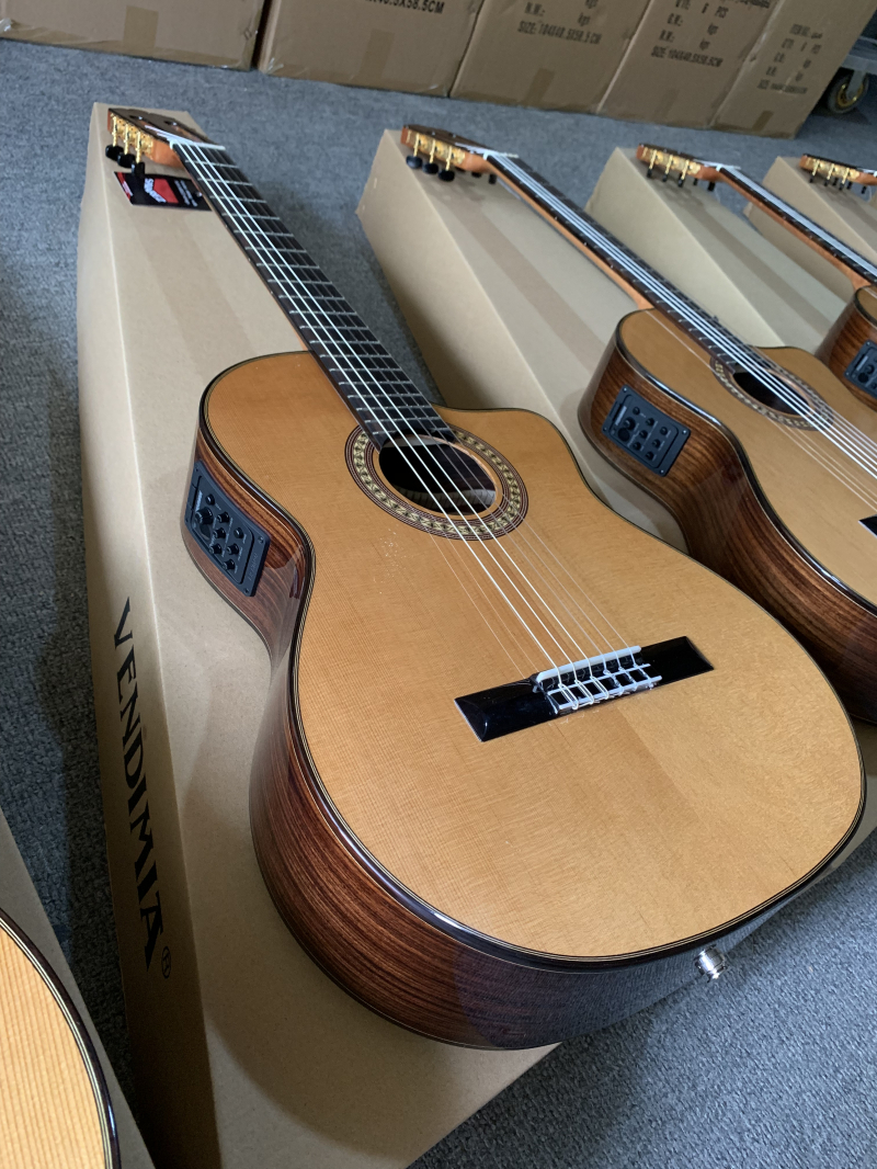 Title 3, AC50 Chitarra spagnola elettrica fatta a mano c...