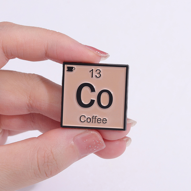 Kaffeetasse Brosche Emaille Pin Text Benutzerdefinierte Frauen Kinder Angetrieben Durch Kaffee Revers Hüte Abzeichen Metall Geschenk Zubehör Schmuck Großhandel – Detail 3