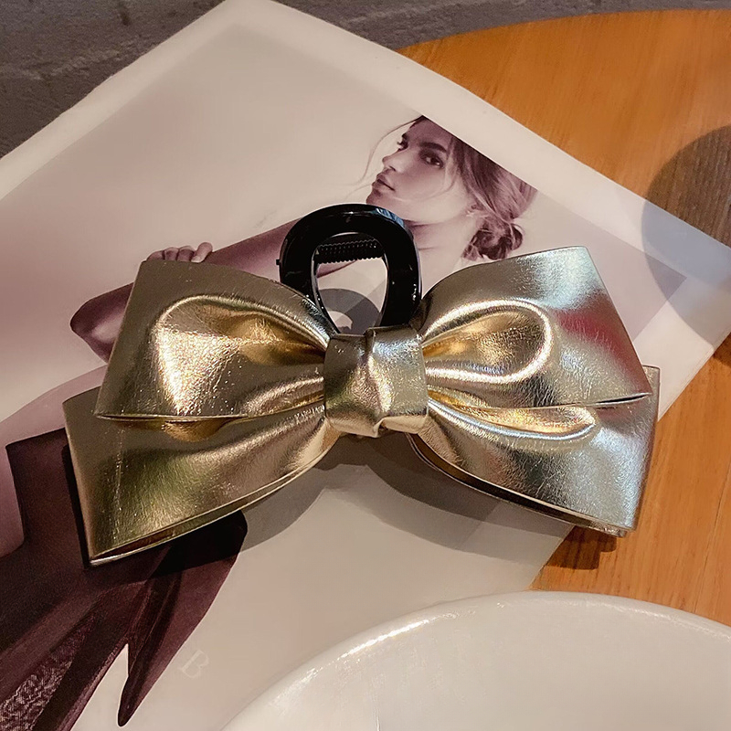 Koreanische Silber Leder Bogen Haar Krallen Clip frauen High-end-Gefühl Shark Grab Temperament Disc Karte Neue Zubehör – Detail 3