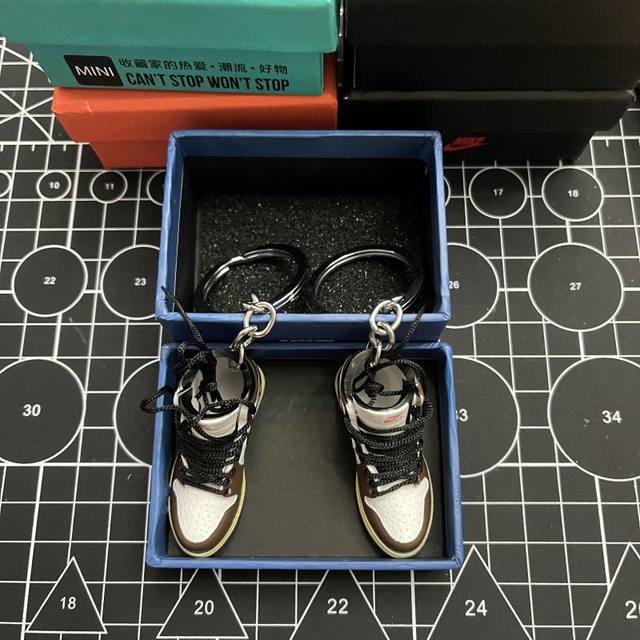 Gift Sneakers Model Keychain with Box - AliExpress