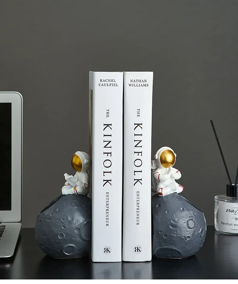 Home Decor Creative Astornaut Book End Ornament Nordic Style Living Room Study Bookshelf Decoration Accessories Space Man Statue