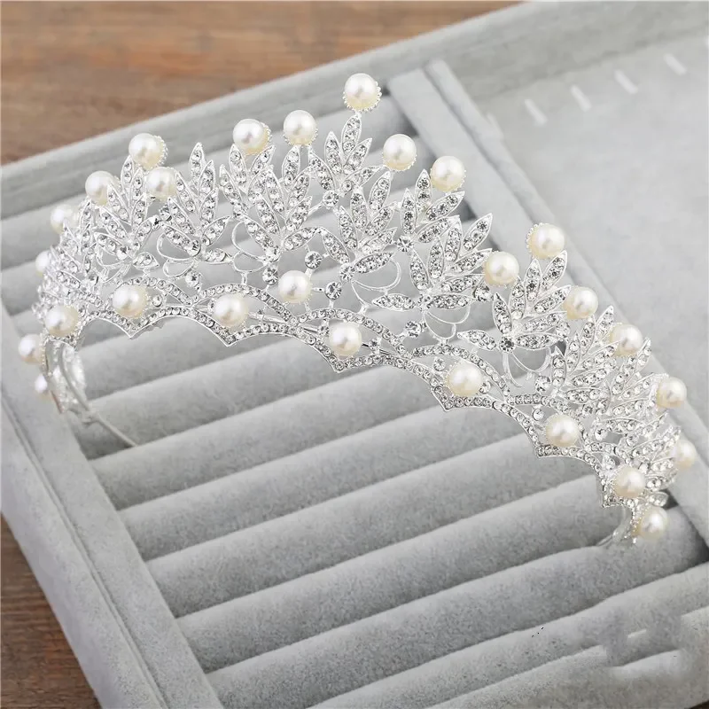 Sparkle Wedding Accessories Sets Silver Plated African Beads Cheap Crown Bling Bridal Accessories Online 2018 Cappelli Da Sposa
