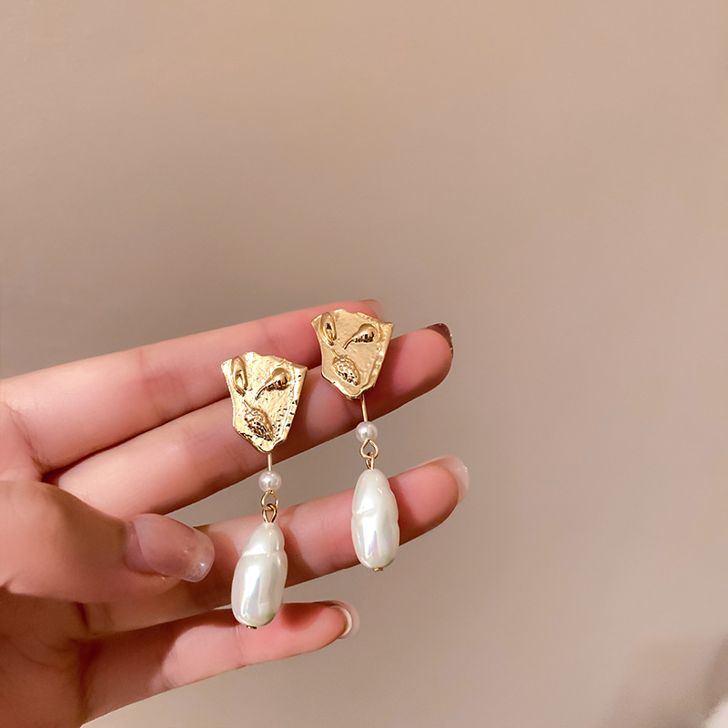 costume pearl earrings