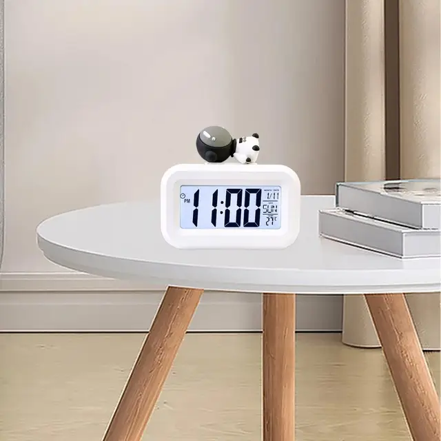 Tradineur - Reloj despertador infantil analógico de plástico, incluye luz y  función snooze, botón de apagado, funcionamiento con