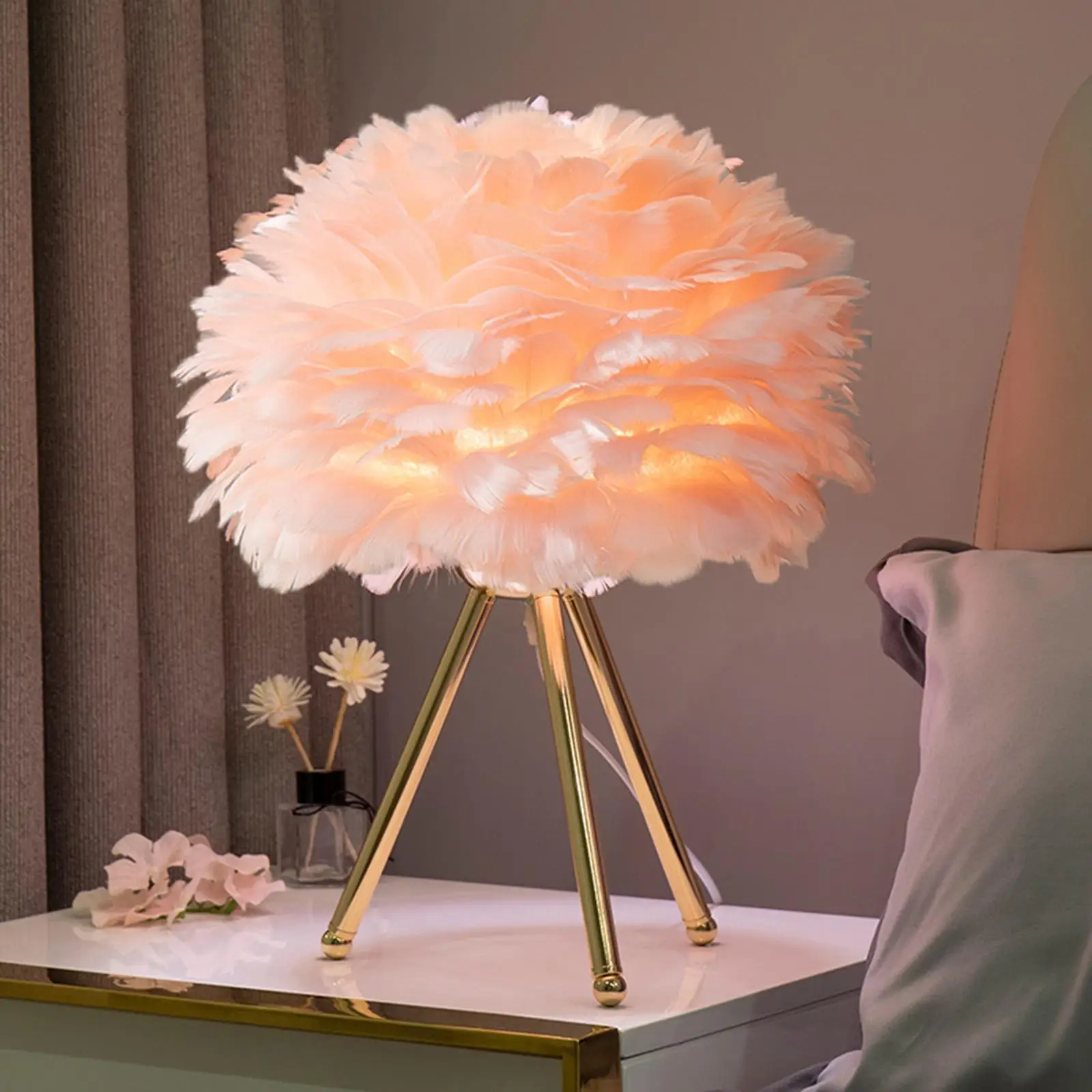 Romantic USB Table Lamp LED Night Light Feather Lampshade Desk Lighting Creative Bedside Lamp for Bedroom Office Home Decoration