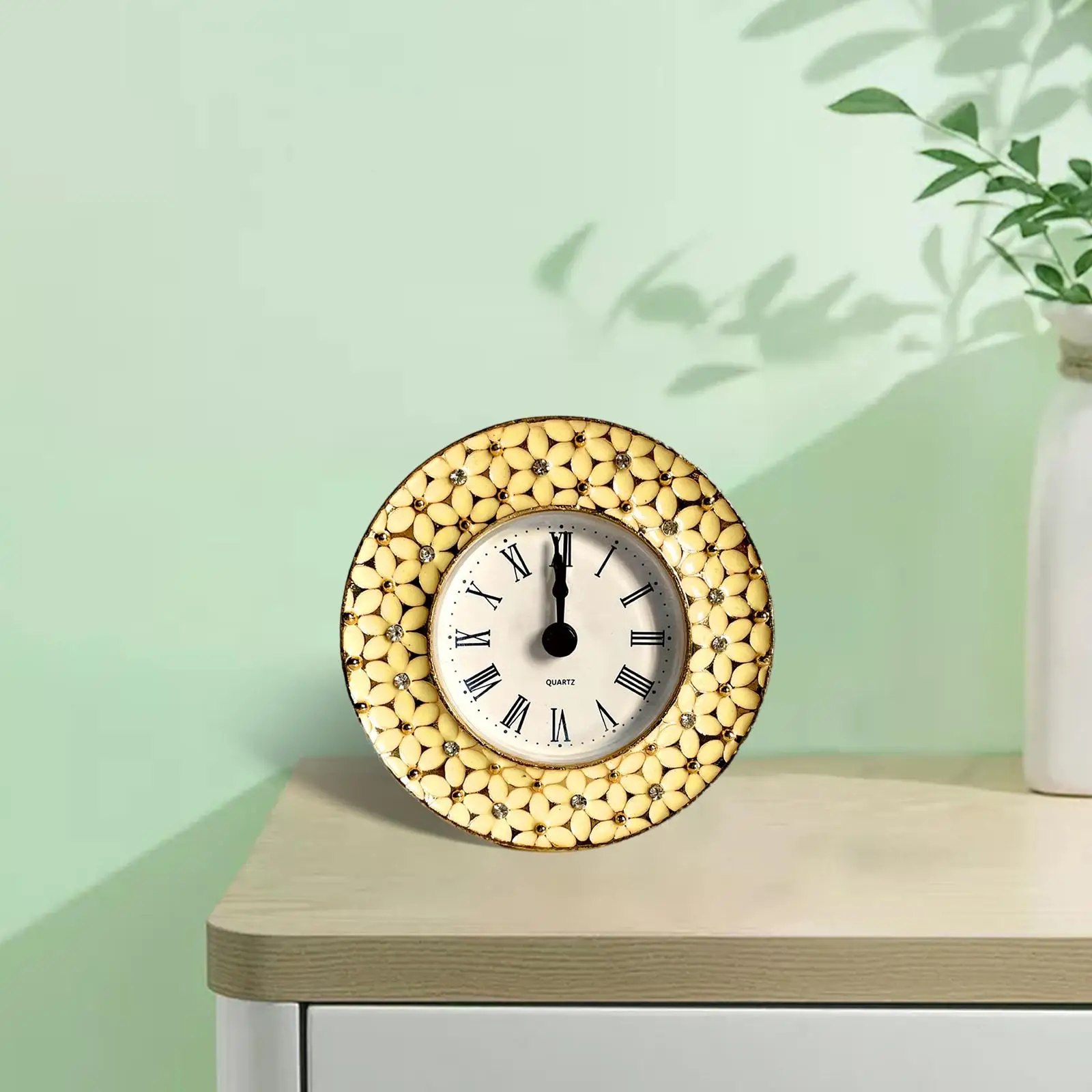 Retro Alarm Clock Silent Classic Battery Operated Metal Gold Table Clock Ornament Bedside Clocks for Study Accessories Cafe Home
