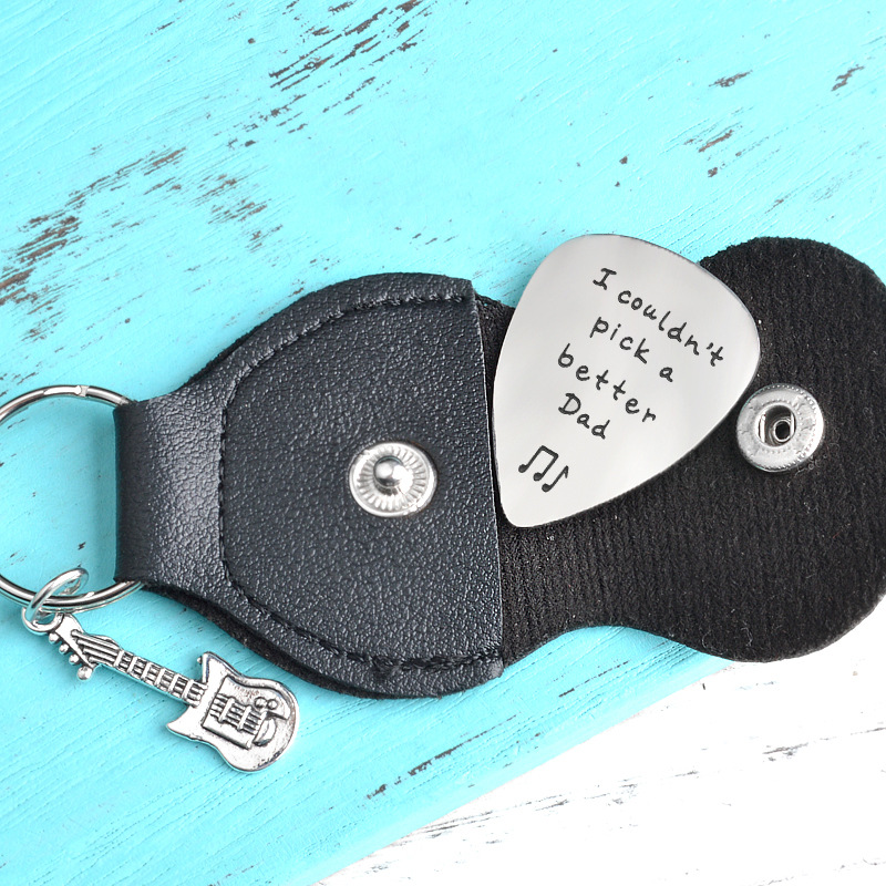 �I Cloudn't Pick A Better Brother Dad Son“ Gitarrenplektren-Schlüsselanhänger, Musikgeschenke für Bruder, Vater, Sohn, mit Tasche und Gitarrenanhänger – Detail 4