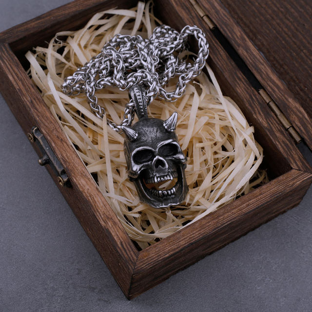 A retailer classic titanium steel necklace with skull fingers