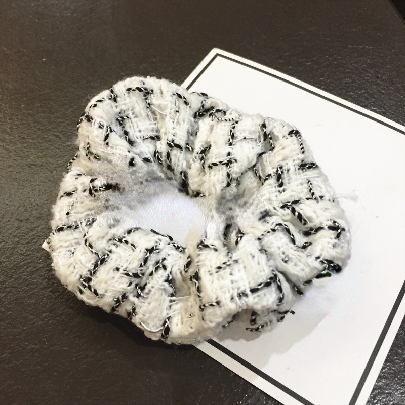 Koreanische Herbst Winter Neue Woolen Haar Krawatten Dickdarm Ring Design Weiche Schwarz Weiß Streifen Gummi Mädchen Accessoires – Detail 9