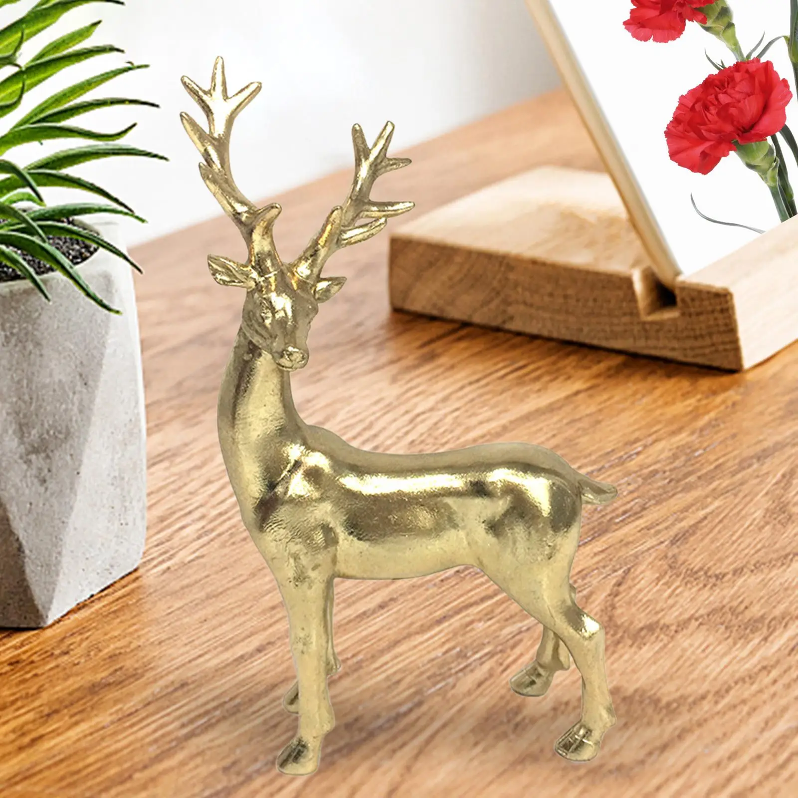 Creative Deer Statue Resin Reindeer Figurine Animal Sculpture Artwork Craft for Living Room Desk Bedroom Cabinet Decoration
