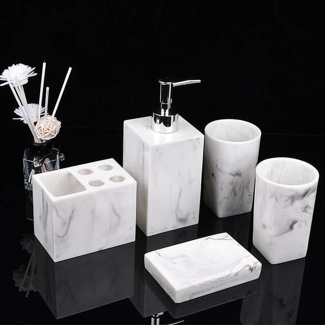 Set Accessori Bagno Resina 5 Pezzi Marrone - Portaspazzolino, Dispenser Sapone