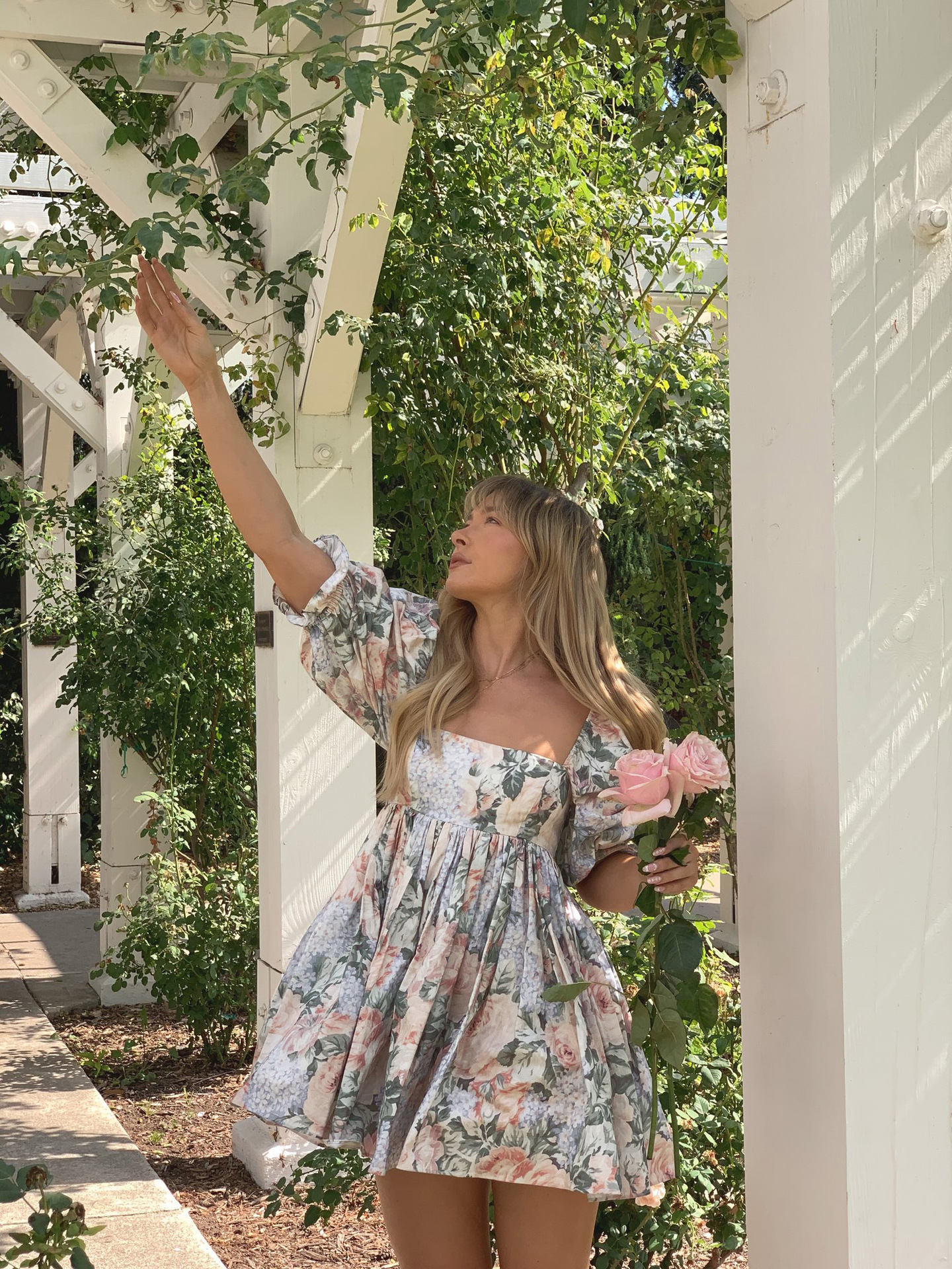 Novo feminino quadrado-pescoço inchado vestido francês floral