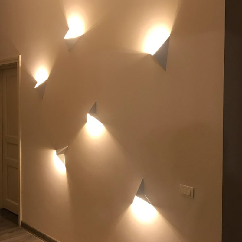 Modern Creative Iron Triangle Wall Lamp Study Hotel Bedside LED Light Living Room Bedroom Home Interior Decoration Lights