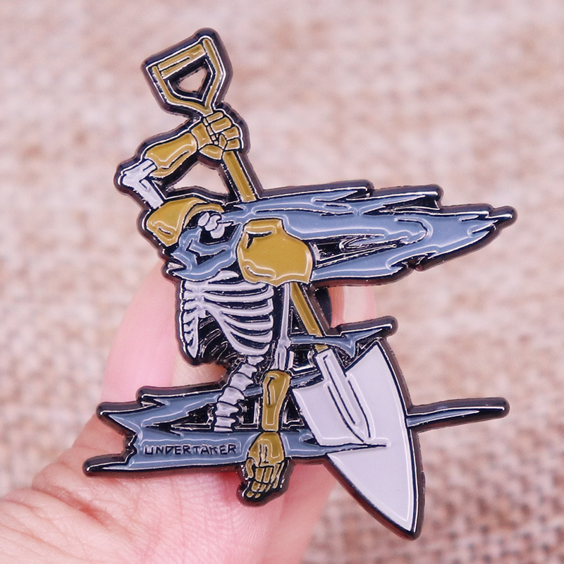 86T Eighty Six Shinei Nouzen Shin Undertaker Juggernaut Mark Headless Skull Emaille Pin Skelett Abzeichen Brosche Schmuck – Detail 1