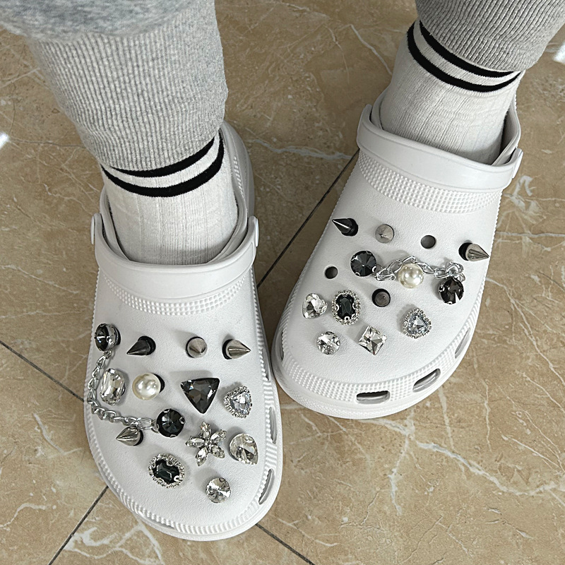 24-teiliges Sommer-Mode-Schuhcharms-Set: DIY Perlen-, Niet- und Diamantketten-Dekorationen für Clogs und Schuhe – Detail 4
