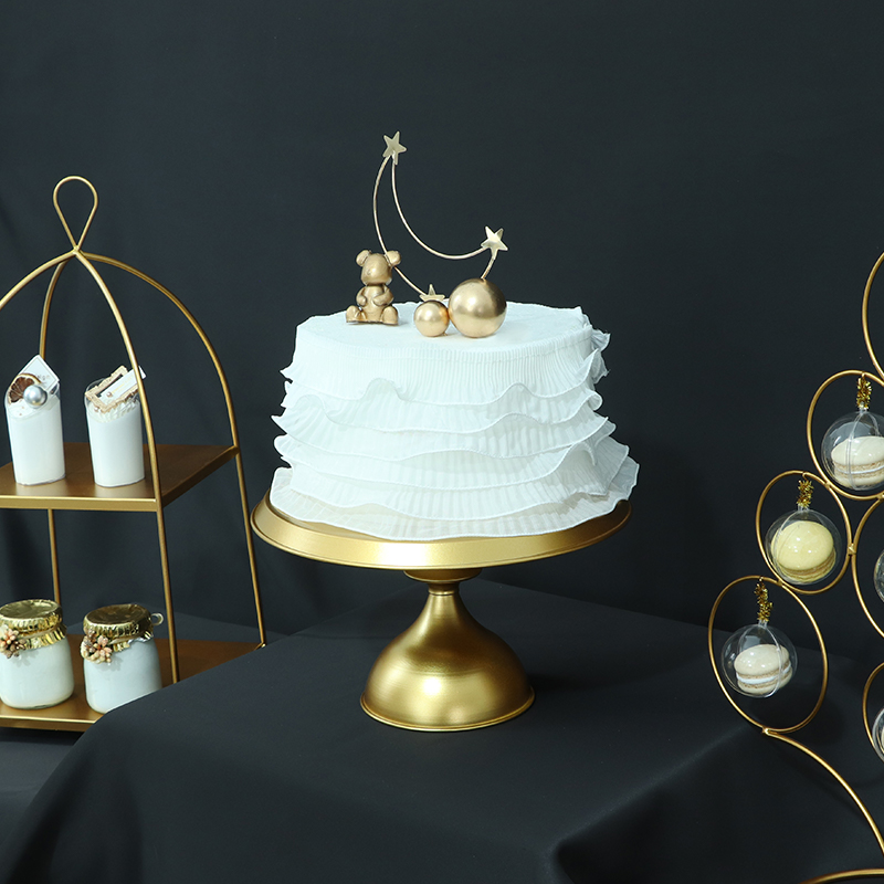 Description Picture 3 of itemEuropean Style Gold Light Luxury Dessert Table Ornament Set Wedding Decoration Props Dessert Cake Plate Macaroon Display Stand