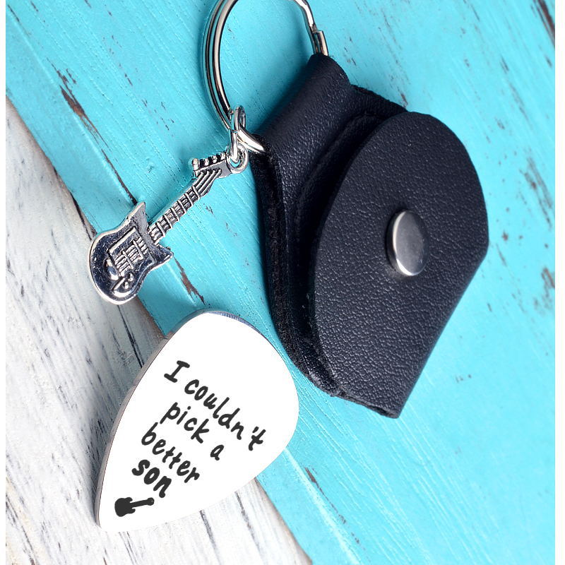 �I Cloudn't Pick A Better Brother Dad Son“ Gitarrenplektren-Schlüsselanhänger, Musikgeschenke für Bruder, Vater, Sohn, mit Tasche und Gitarrenanhänger – Detail 5