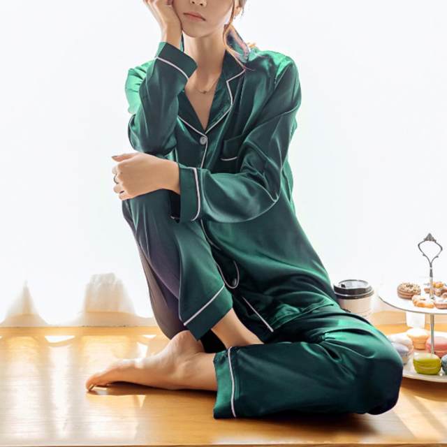 Pyjama Femme Satin 2 Pièces - Manches Longues Boutonnées - Ensemble Lounge Confortable - 100% Polyester