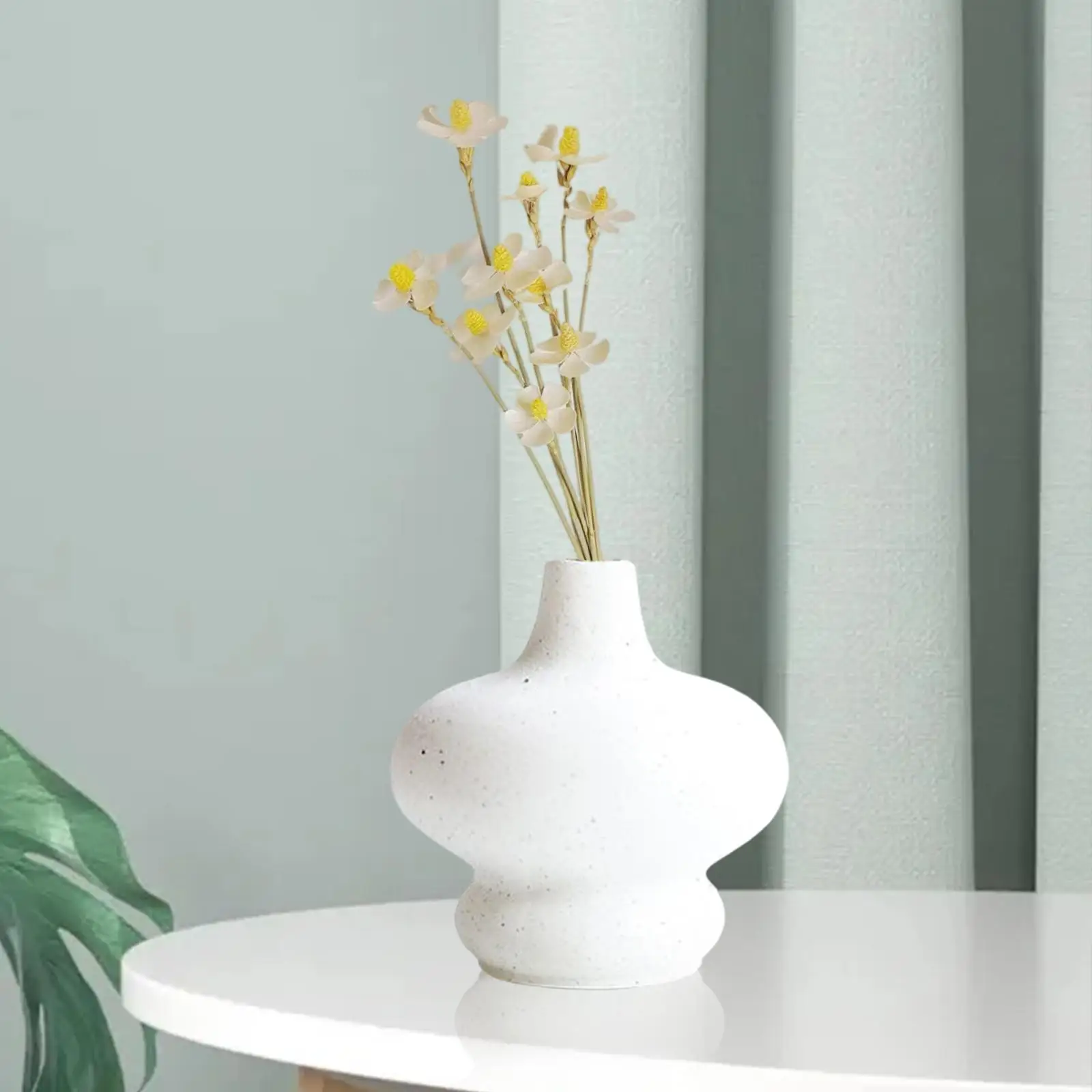 Modern Minimalist Ceramic Vase Ornament Porcelain Vases Decorative Art Vases Dried Flower Container for Indoor Wedding Adornment