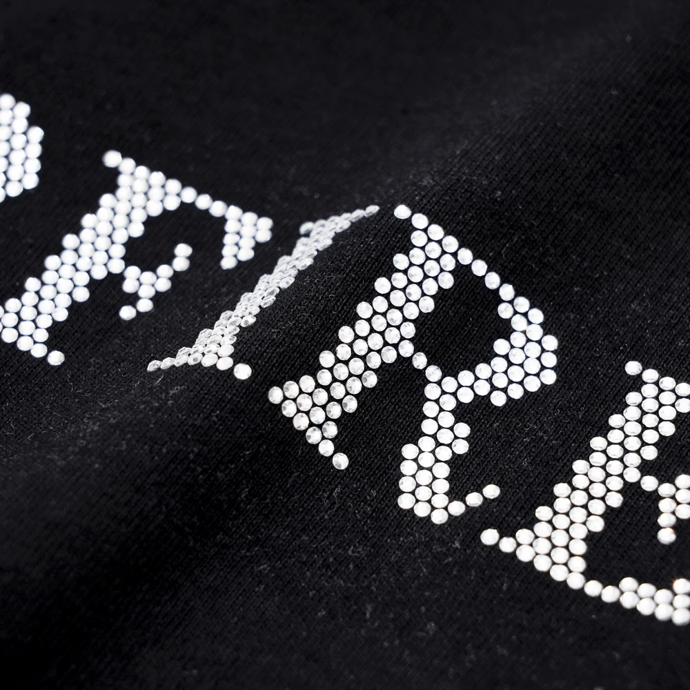 Camiseta de joias de diamante com letra