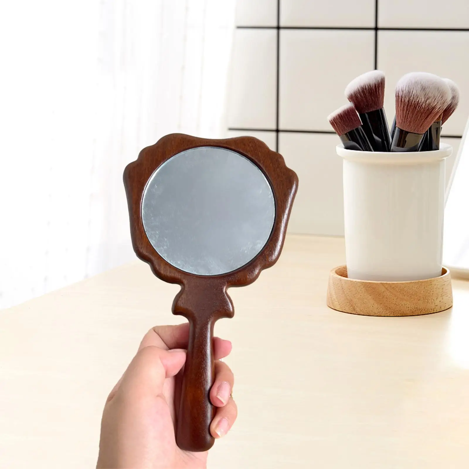 Hand Mirror Retro for Girl Handheld Mirror Small Vanity Mirror Wood Makeup Mirrors for Salon Hotels Make up Barber Hairdressing