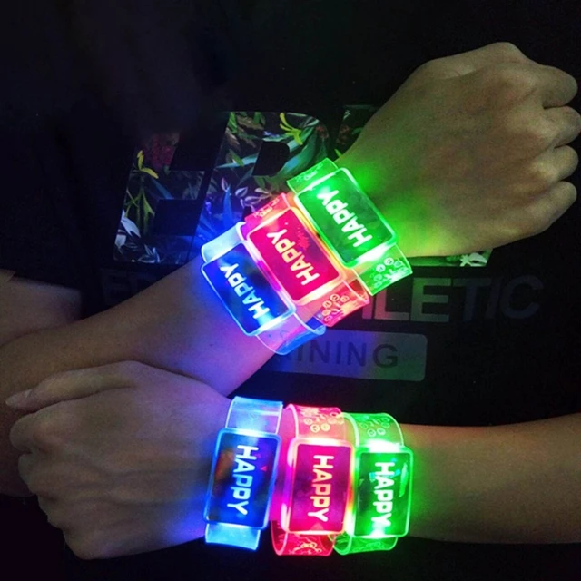 Bracelets lumineux à LED, fournitures de fête, clignotant dans la nuit,  jouets de décoration de mariage - AliExpress