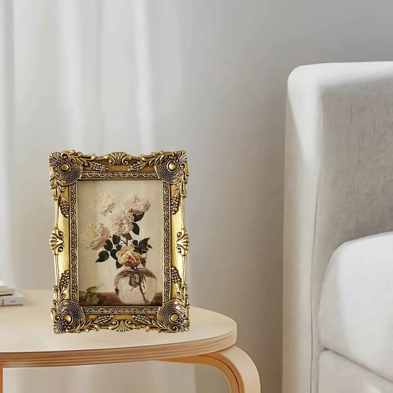 European Style Picture Frame Photo Frame Displays Tabletop and Wall Floral Embossed Elegant Vintage Photo Frame for Bedroom