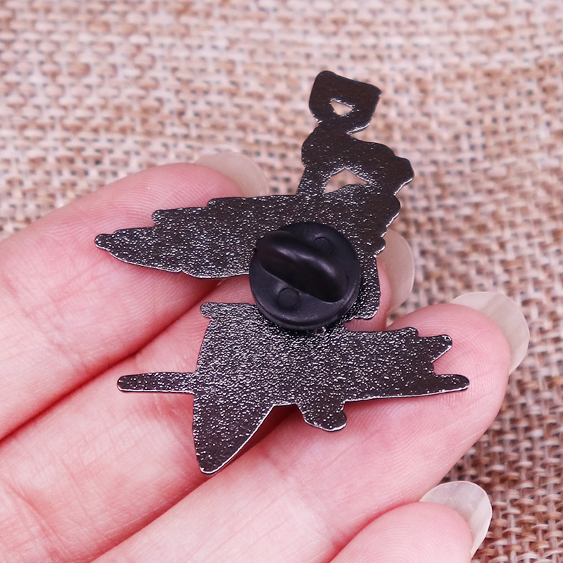 86T Eighty Six Shinei Nouzen Shin Undertaker Juggernaut Mark Headless Skull Emaille Pin Skelett Abzeichen Brosche Schmuck – Detail 2