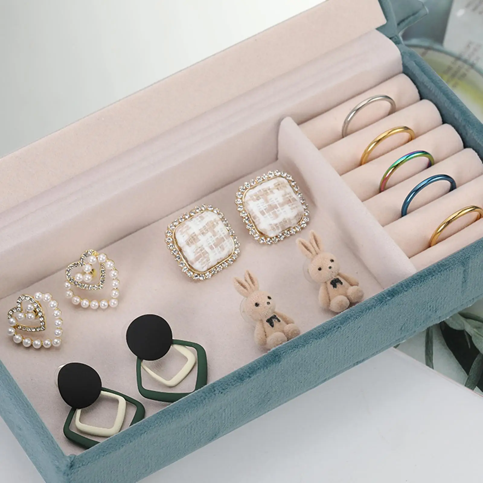 1/6TH Miniature Dollhouse Sofa Jewelry Box Organizer Birthday Gifts Stylish Bedroom Decoration Mini for Pendant Necklace Brooch