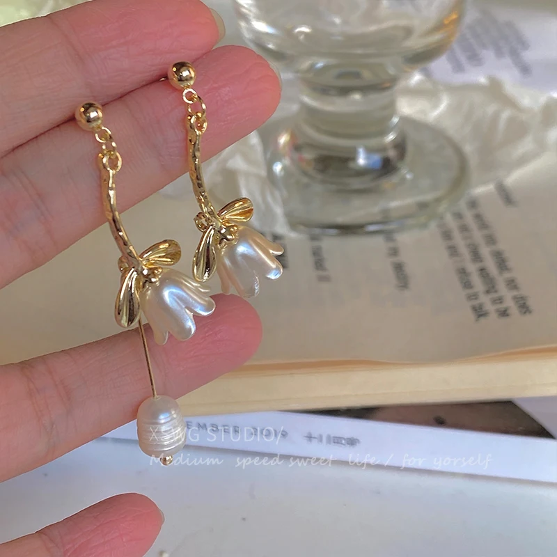 French Gentle Retro Pearl Tulip Earrings Female Spring New Trendy Lily of The Orchid Asymmetric Ear Clip on Earrings No Piercing