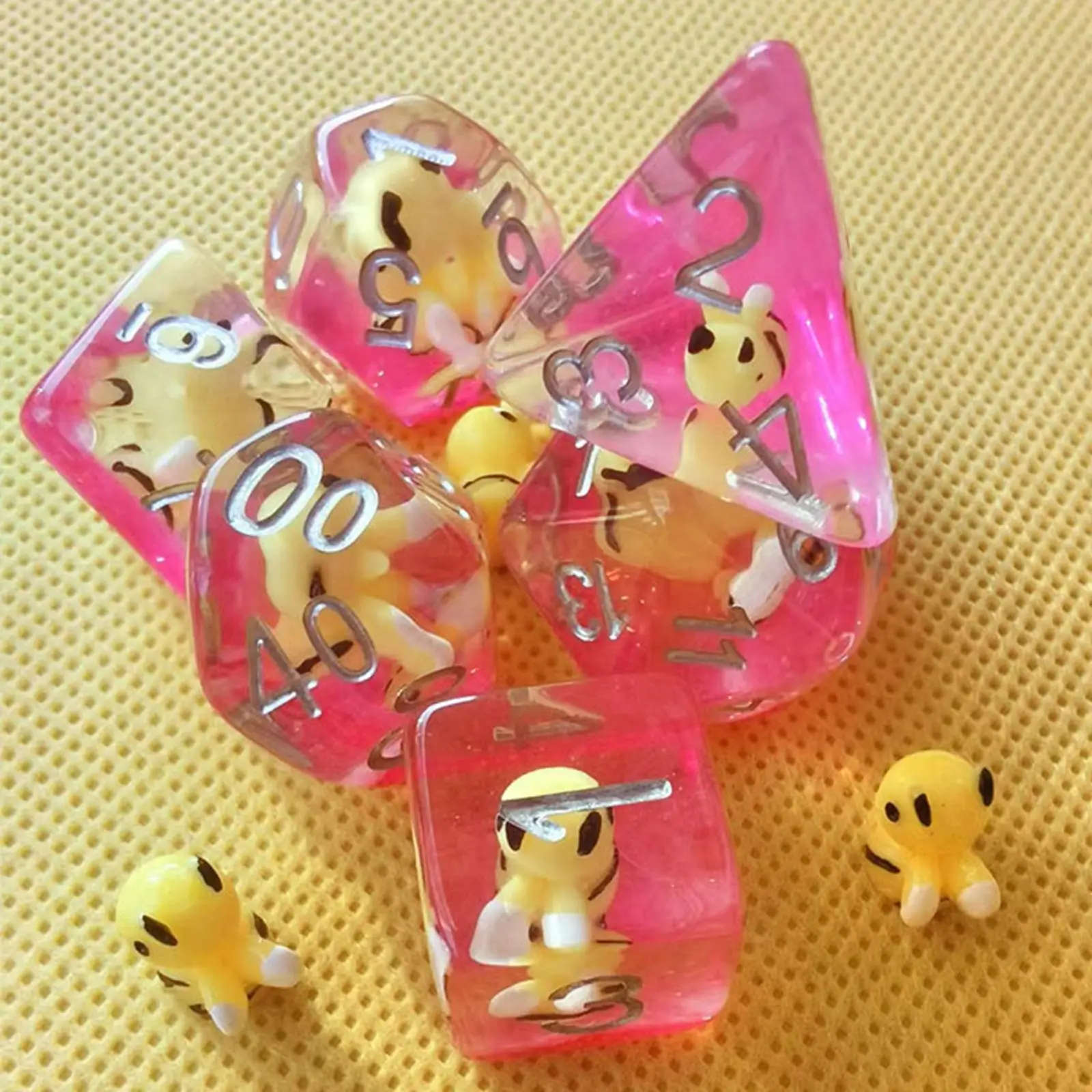 7 Pieces Resin Polyhedral dices Set Filled with Honeybee Rounded Corners Toys for Role Playing Games Table Games Party Supplies