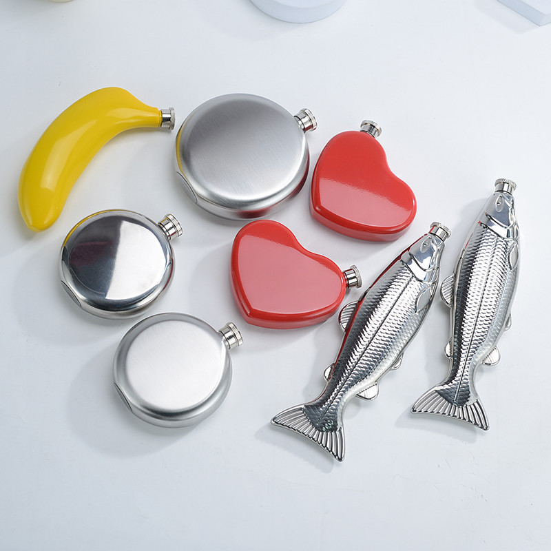 Description Picture 4 of itemLove Heart Shape Hip Flask 4-5oz Red Heart Design Banana Hip Flask Lips Shape Creative Small Flagon