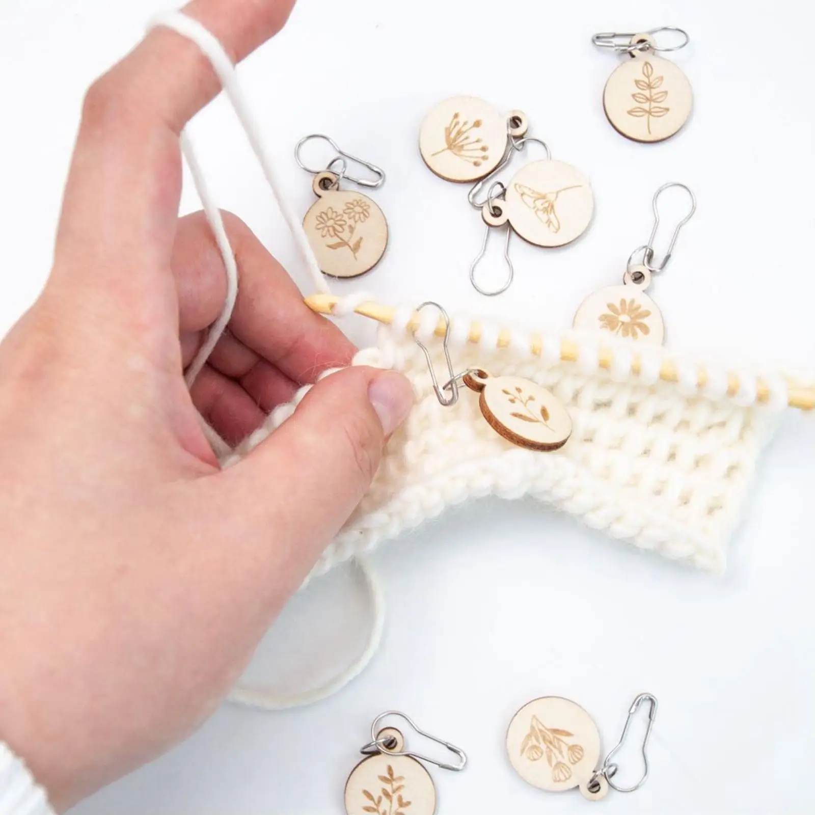 8 Pcs Knitting Stitch Markers Round Crochet Latch Removable for Weaving