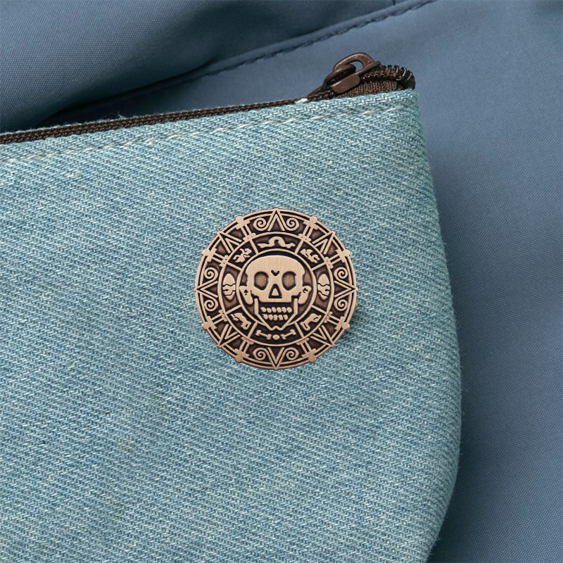 Fluch der Karibik Medaillon Azteken Münze Emaille Pin Retro Brosche Abzeichen für Rucksäcke Modeschmuck Geschenk – Detail 2