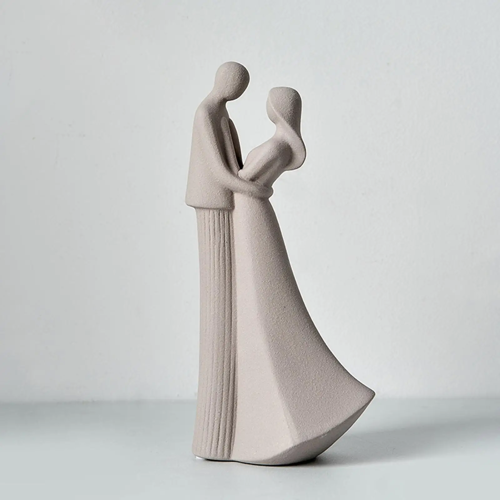 Creative Couple Statue Ornament Craft Romantic Love Figurine for Restaurant Table Centerpiece Anniversary Bookshelf Bedroom