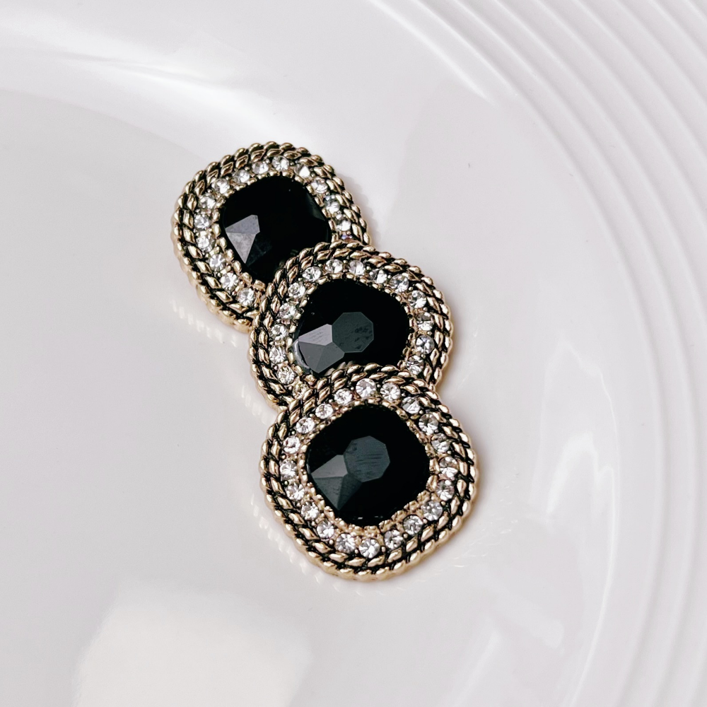 Description Picture 6 of item5 Pieces Retro High -end Diamond Buckle Square Metal Buttons Fashion Ladies Coat Sweater Decoration Handmade Sewing Buttons