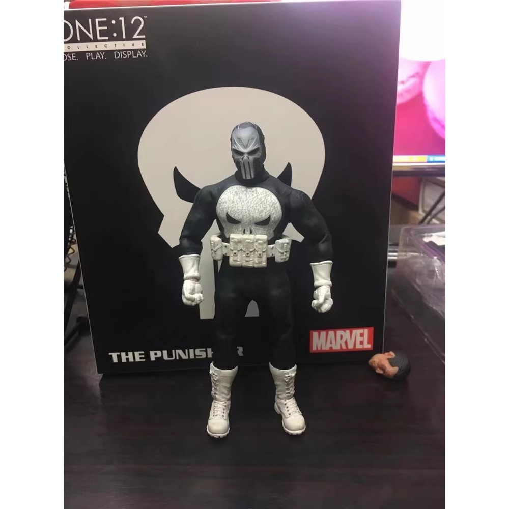 Mezco The Punisher Frank 1/12 Scale Collectible Deluxe ver