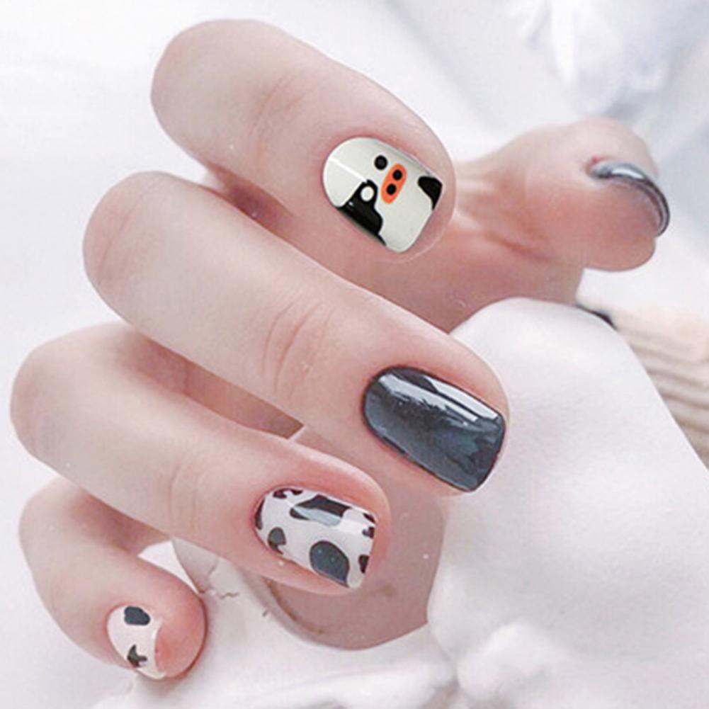 Nail patch với các họa tiết đầy màu sắc và phong cách đa dạng sẽ giúp cho những cô nàng sành điệu thỏa sức sáng tạo trong việc trang trí móng tay. Không cần phải sử dụng lực lượng, chỉ cần dán lên và sau vài phút bạn sẽ có một bộ móng tuyệt đẹp. Hãy nhấp chuột vào hình ảnh để tham khảo những ý tưởng trang trí móng tay độc đáo.