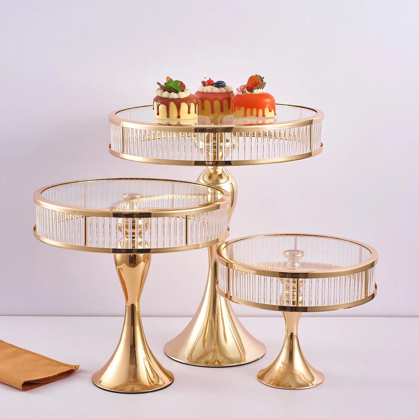 Gold Stand Vegetable Holder Light Luxury Cosmetics Storage Reusable Serving Tray for Fruit Wedding Kitchen Dessert Display