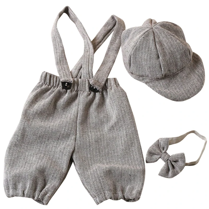 calça roupa posando adereços para ensaio fotográfico de recém-nascido