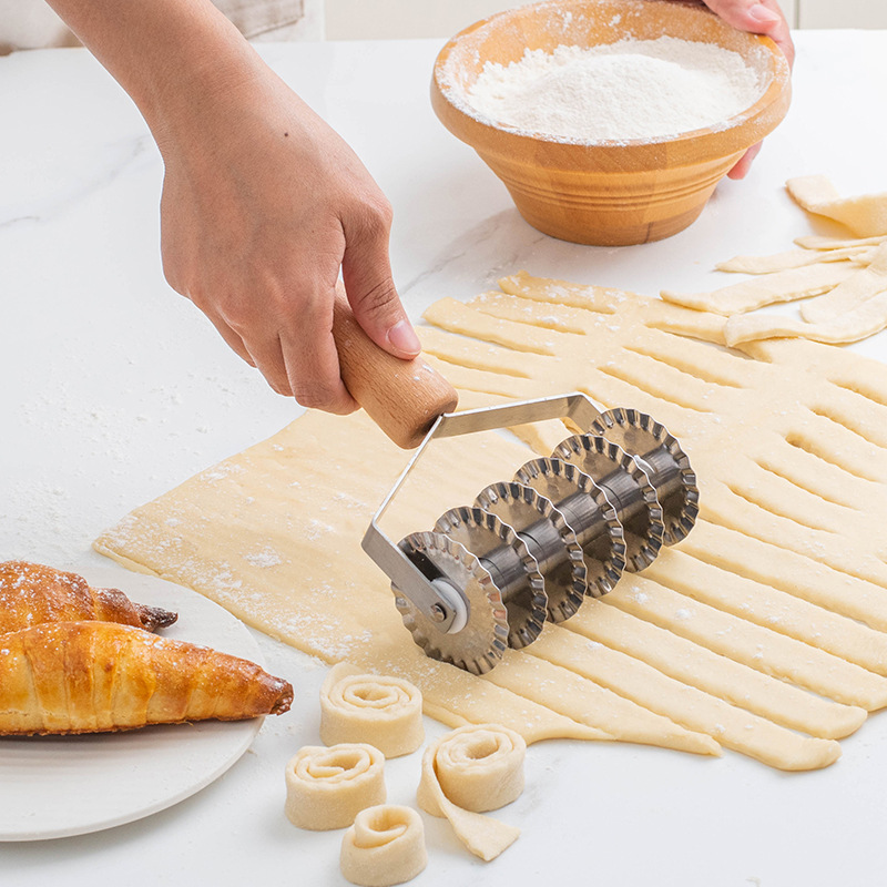 Description Picture 5 of itemStainless Steel Pastry Lattice Cutter Dough Cookie Pie Pizza Bread Pastry Roller Cutter with Wood Handle Pasta Tool DIY Bakeware