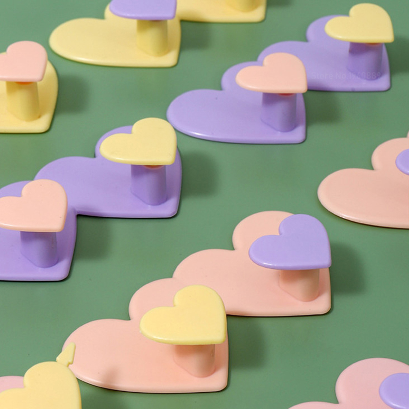 Description Picture 6 of itemHeart-shaped Self Adhesive Wall Hook Without Drilling Coat Bag Bathroom Door Kitchen Towel Hanger Hooks Home Storage Accessories